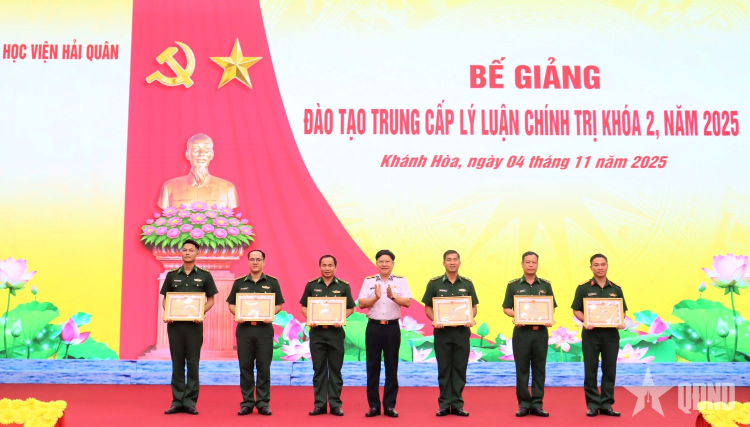 Học viện Hải quân bế giảng đào tạo Trung cấp lý luận chính trị khóa 2